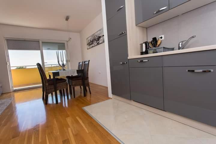 Apartman Mila Kastela Bagian luar foto